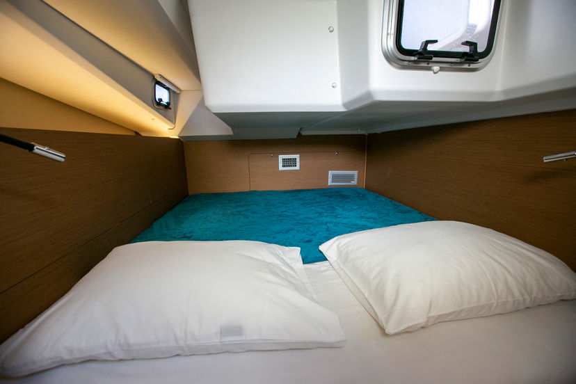 Jeanneau 40 BLACK BIRD