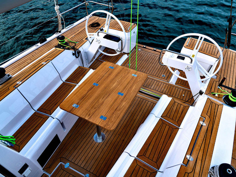Elan E5 LINA 2020 (new sails 2024., air condition)