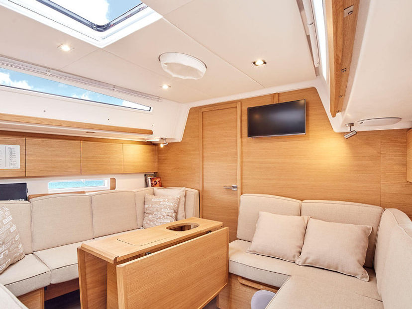 Elan E5 LINA 2020 (new sails 2024., air condition)