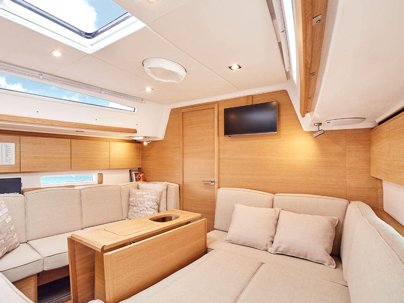 Elan E5 LINA 2020 (new sails 2024., air condition)