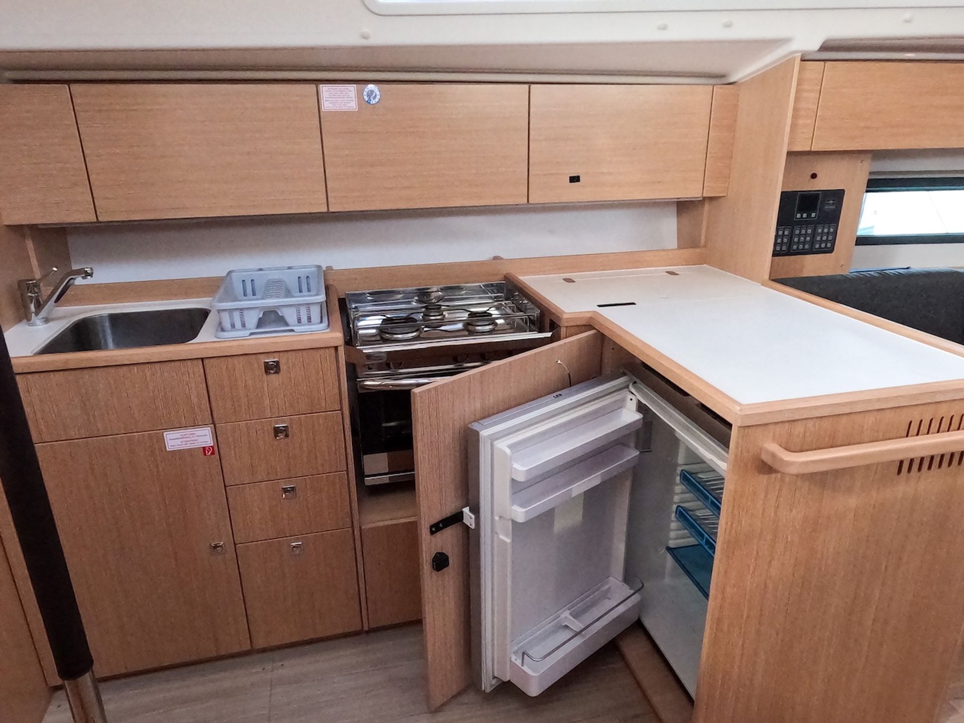 4994061689900426_BAVARIA_42C_kitchen.jpg