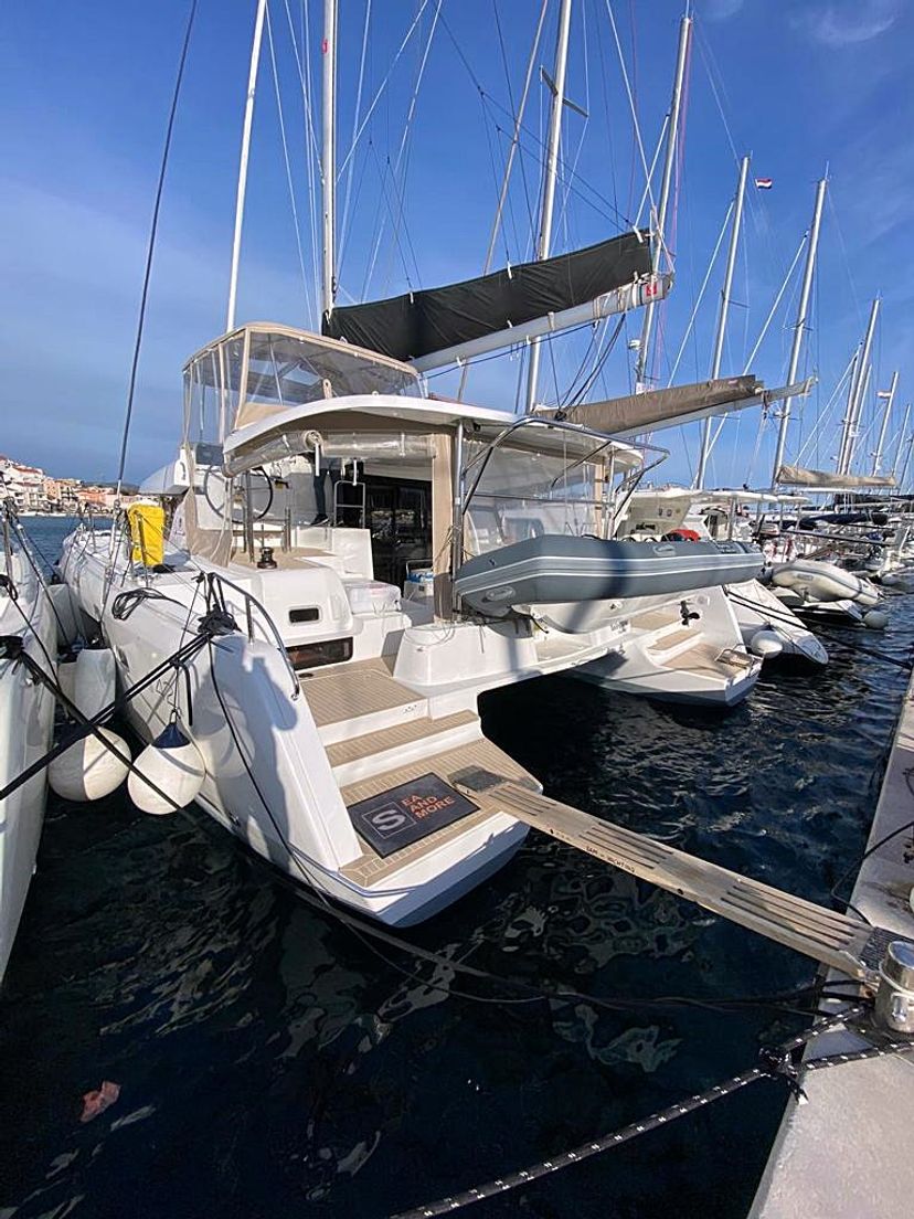 Lagoon 42 Sailing Breeze