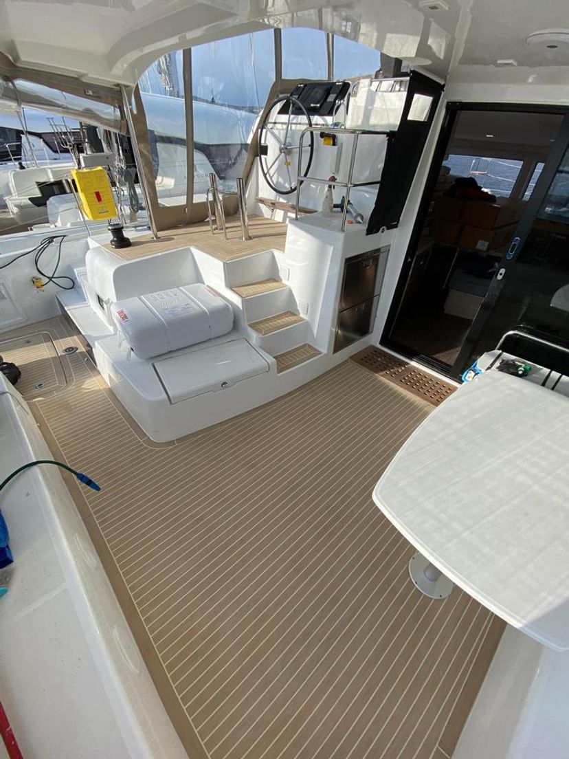 Lagoon 42 Sailing Breeze