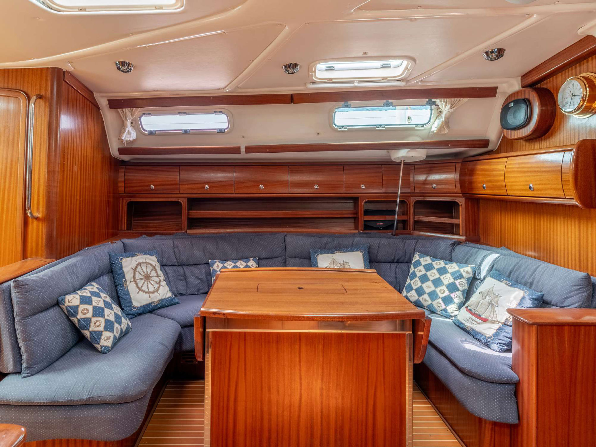 5092325940000106529_Sea_Wolf_interior.jpg