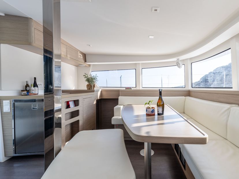 Lagoon 42 Utopia | A/C, Gen, Watermaker, 12 pax