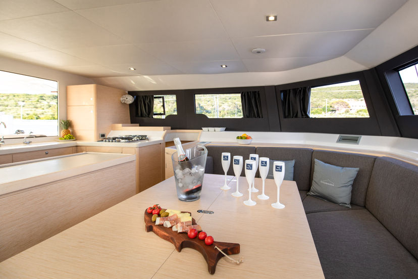 Dufour Yachts AMARA Catamarino