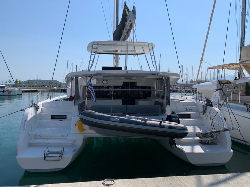 Lagoon 46 Selene | A/C generator watermaker