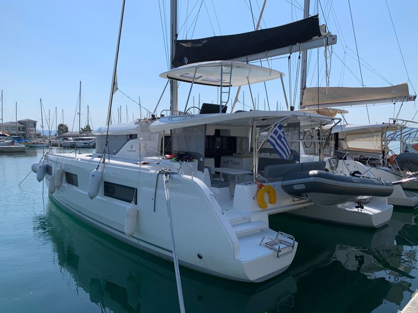 Lagoon 46 Selene | A/C generator watermaker