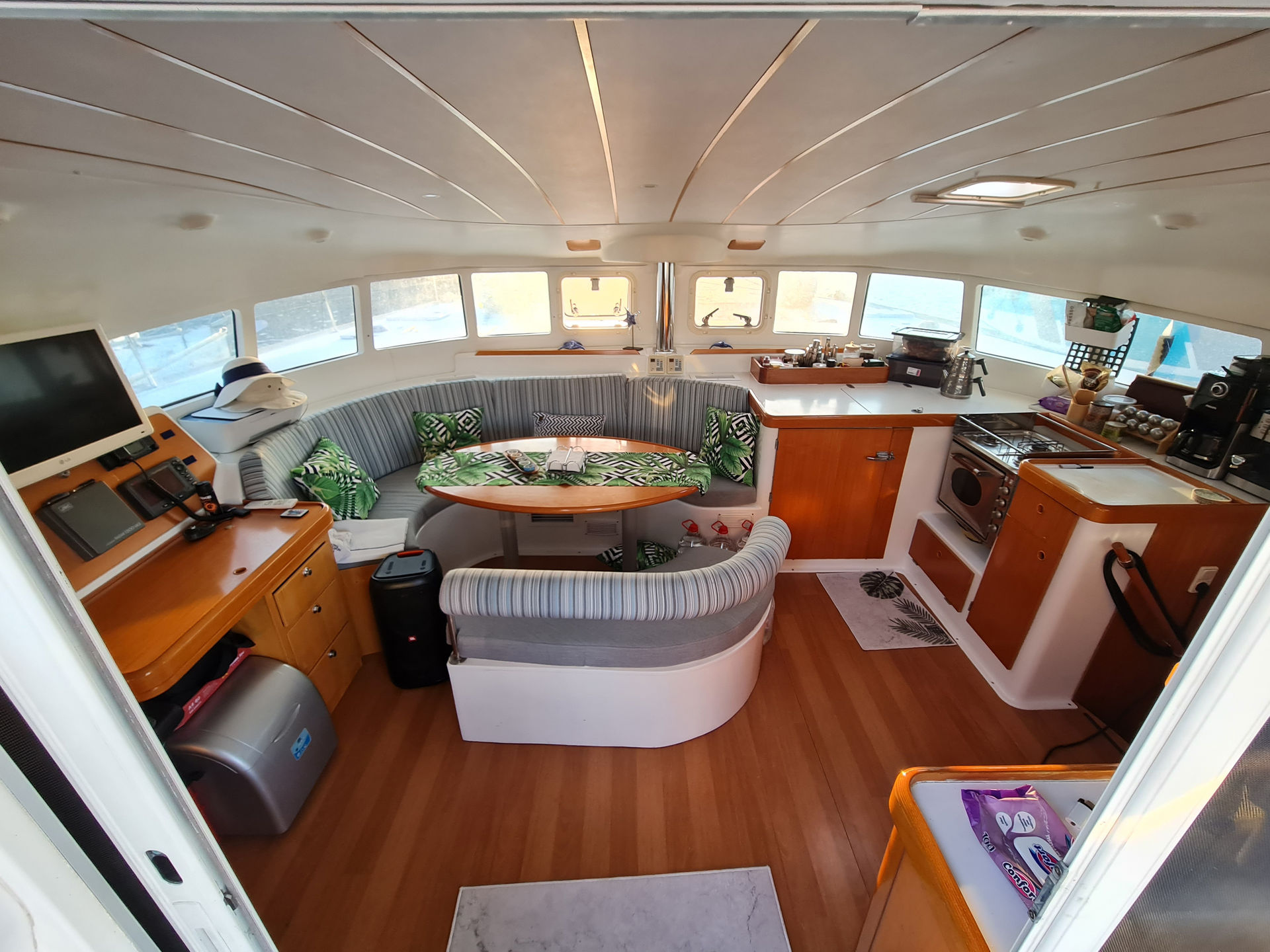 5279130050000106627_Aloha_interior.jpg