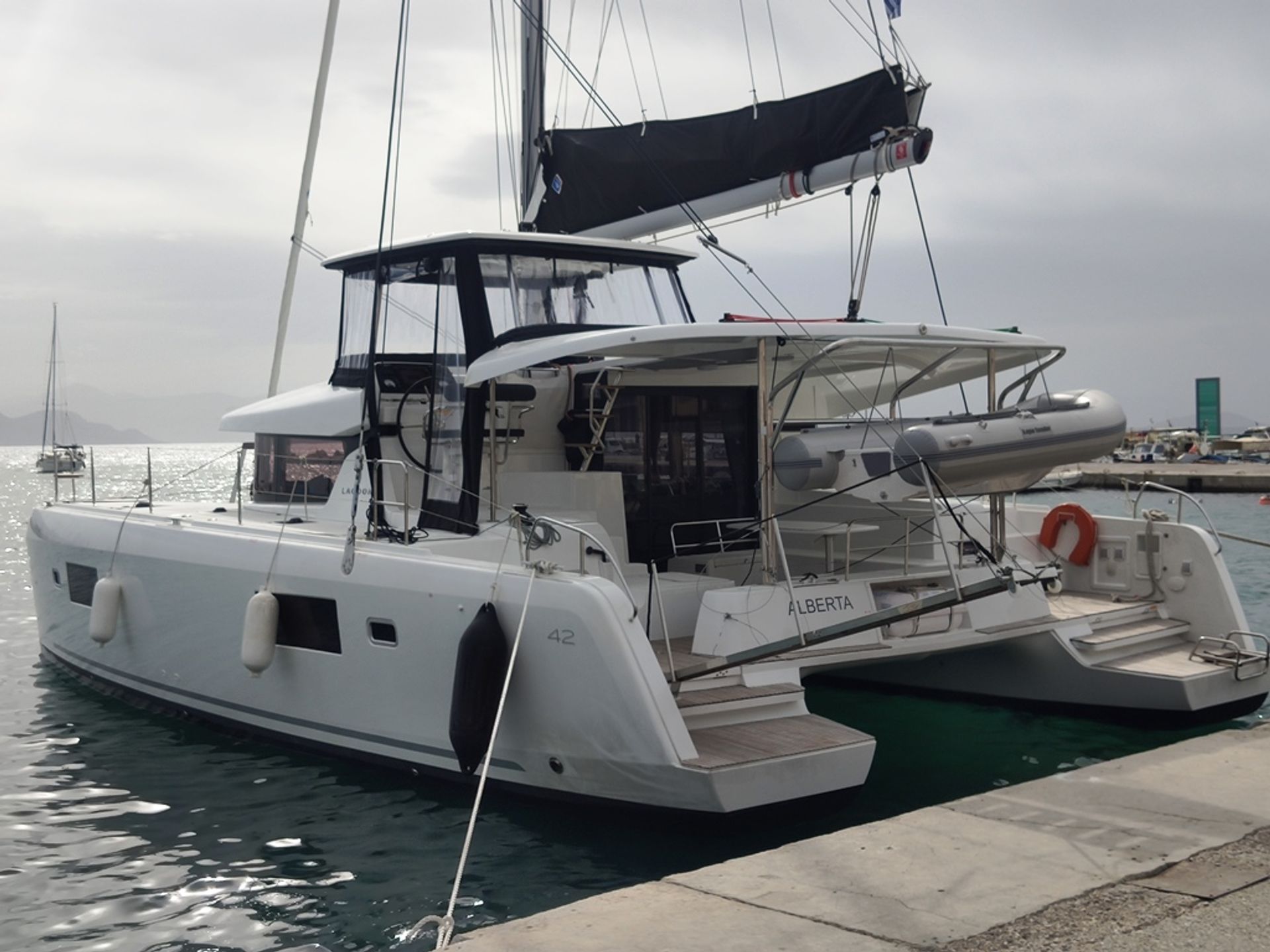 5303994910000102232_alberta-catamaran-1-1.jpg