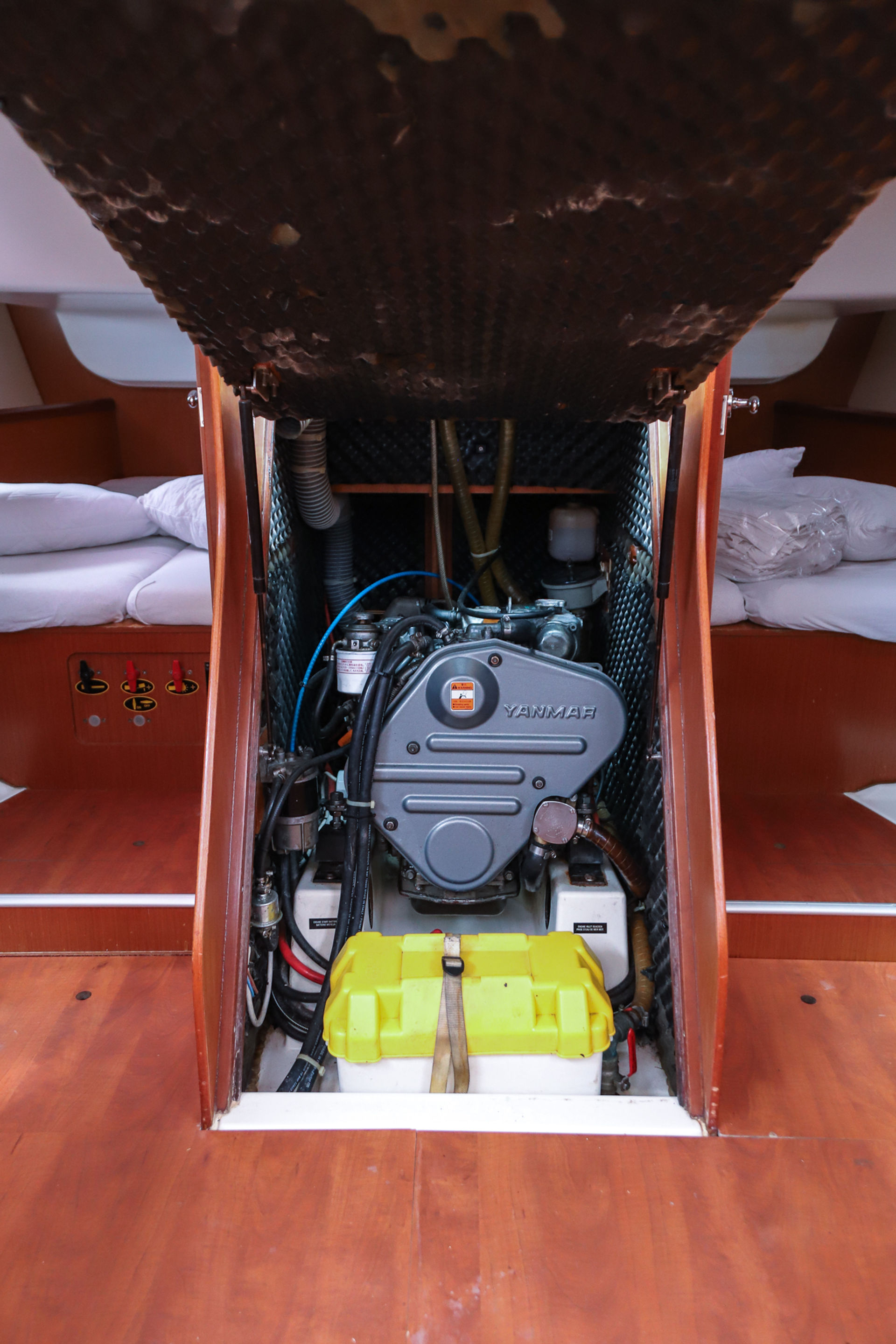 5340731860000106670_engine_stationary.jpg