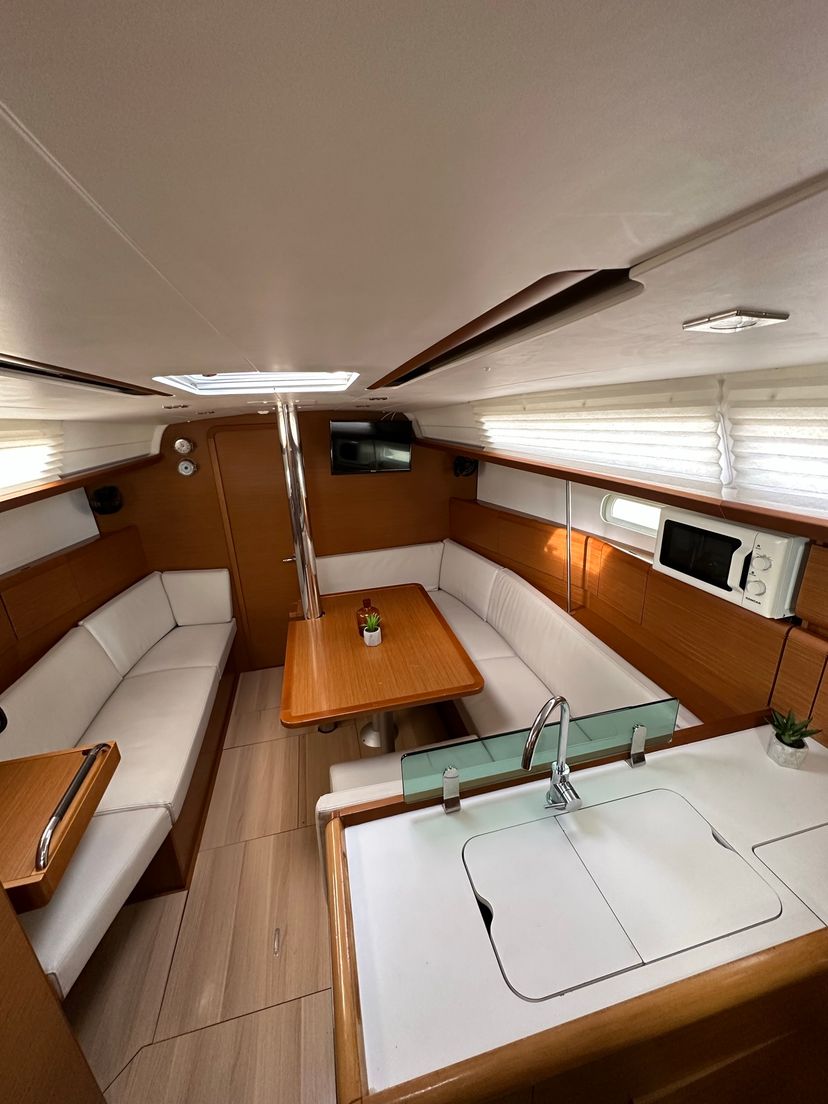Jeanneau 38 Cash