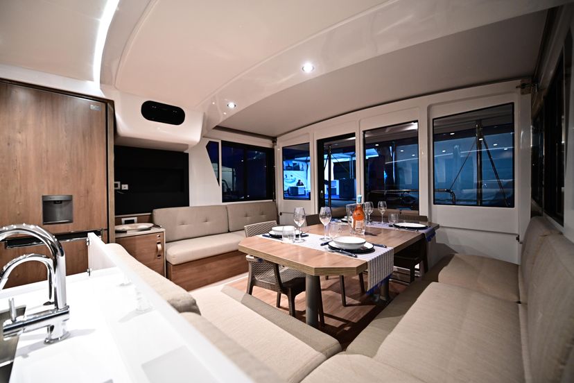 Bali Catamarans 4.2 Res23