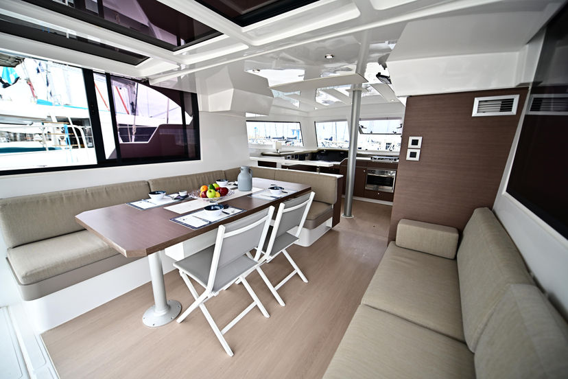 Bali Catamarans CATSPACE Perrito Caliente