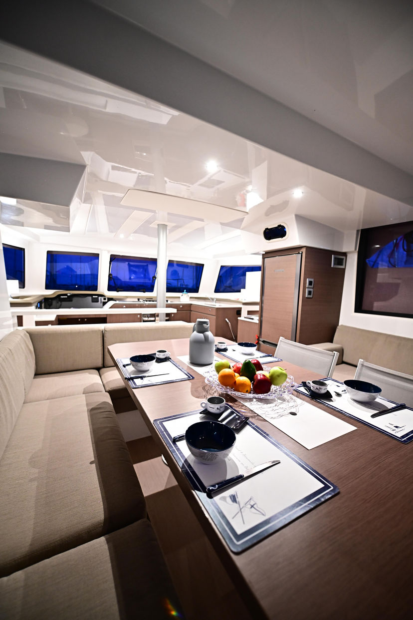 Bali Catamarans CATSPACE Perrito Caliente