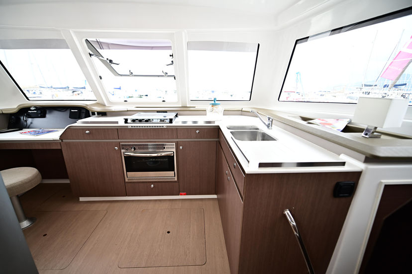 Bali Catamarans CATSPACE Perrito Caliente