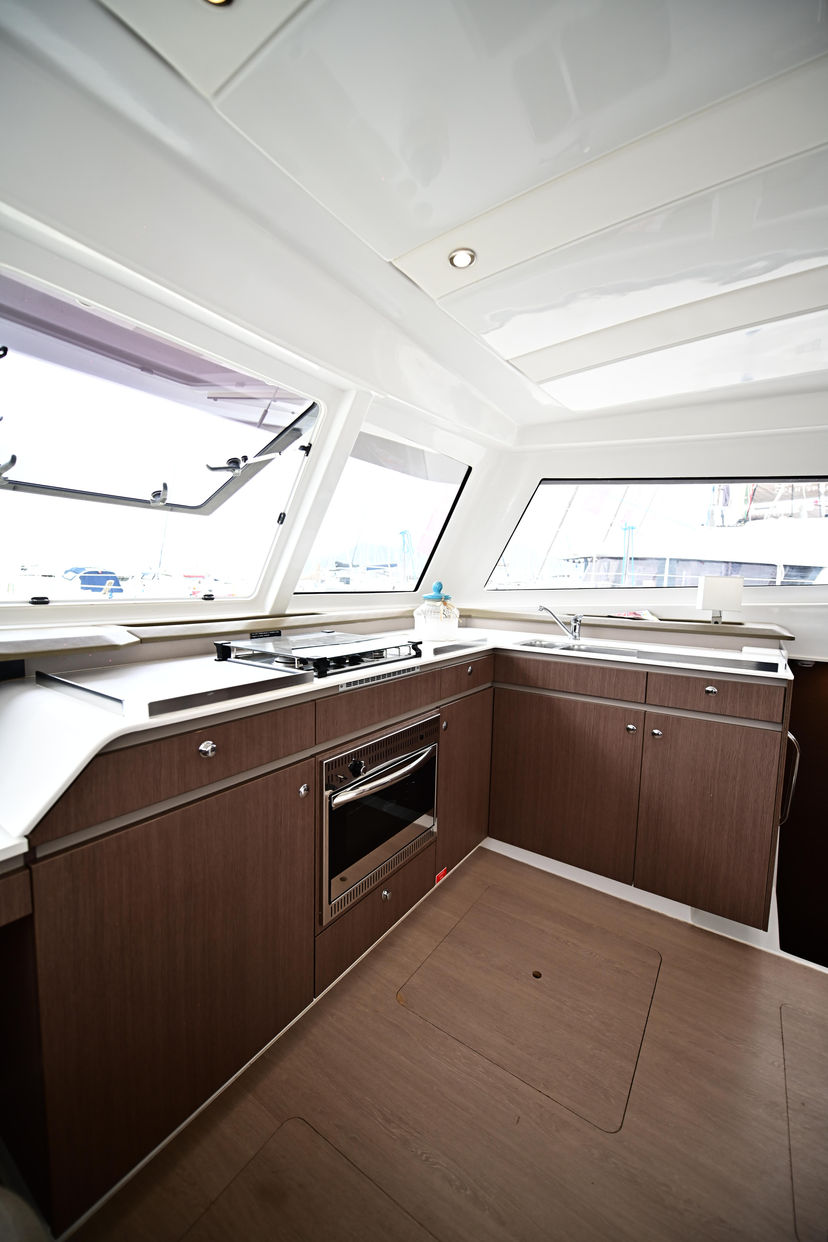 Bali Catamarans CATSPACE Perrito Caliente