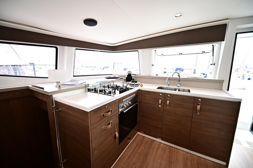 Bali Catamarans 4.4 Grease