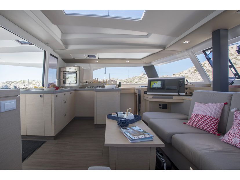 Fountaine Pajot 42 Timeless Planet