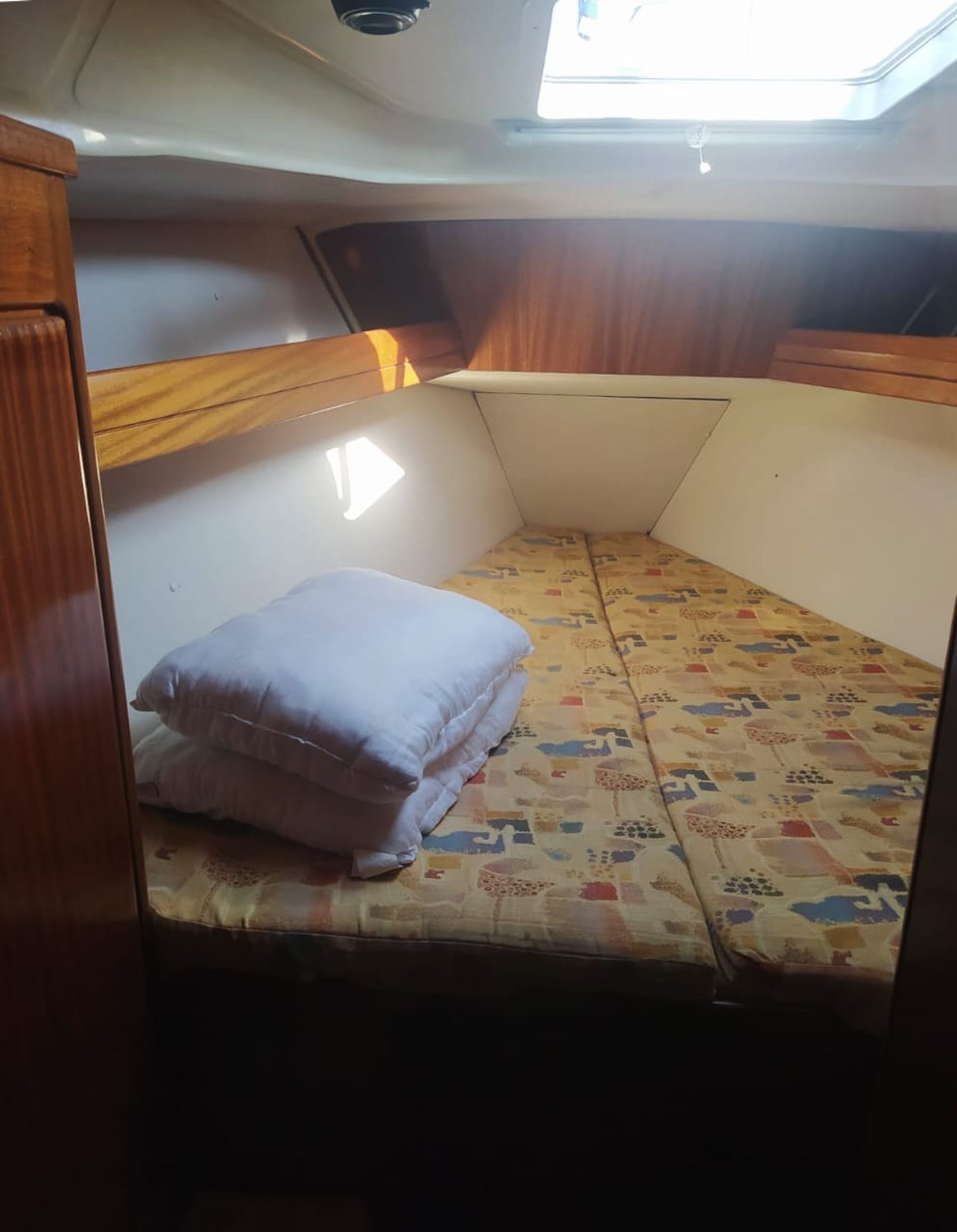5485061069202458_front_cabin.jpg