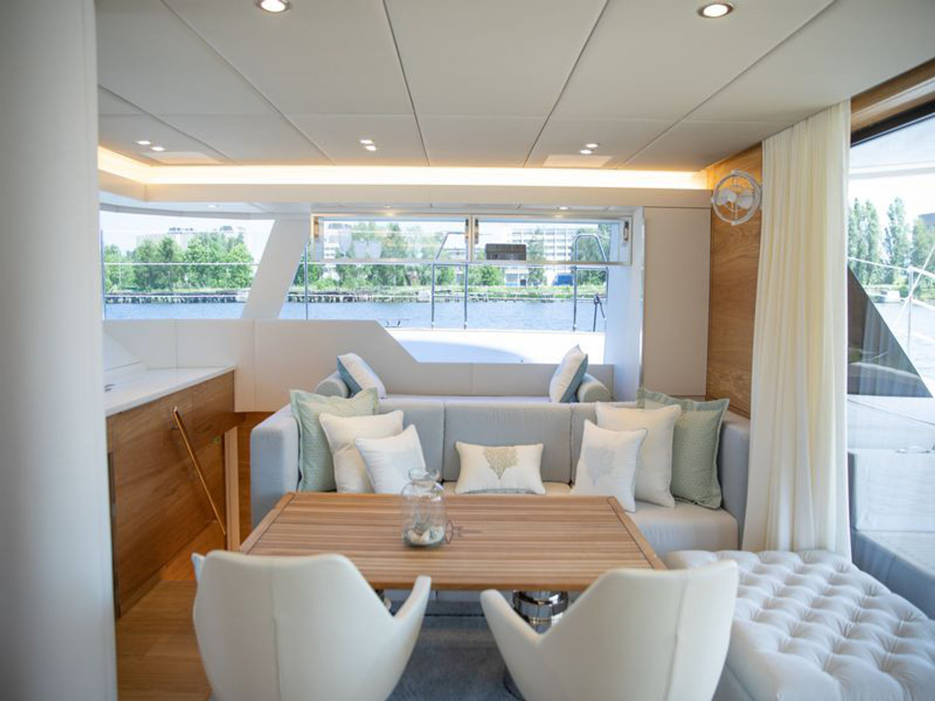 5498751560000106745_Tiril_interior.jpg