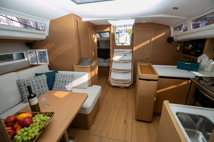 Jeanneau 40 BLACK BIRD
