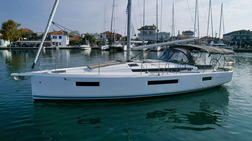 Jeanneau 40 BLACK BIRD