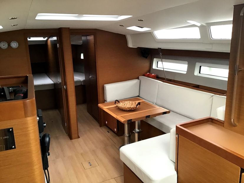 Jeanneau 49 Helia (A/C, Gen. 10kVA, Electric Winch NEW 2022)