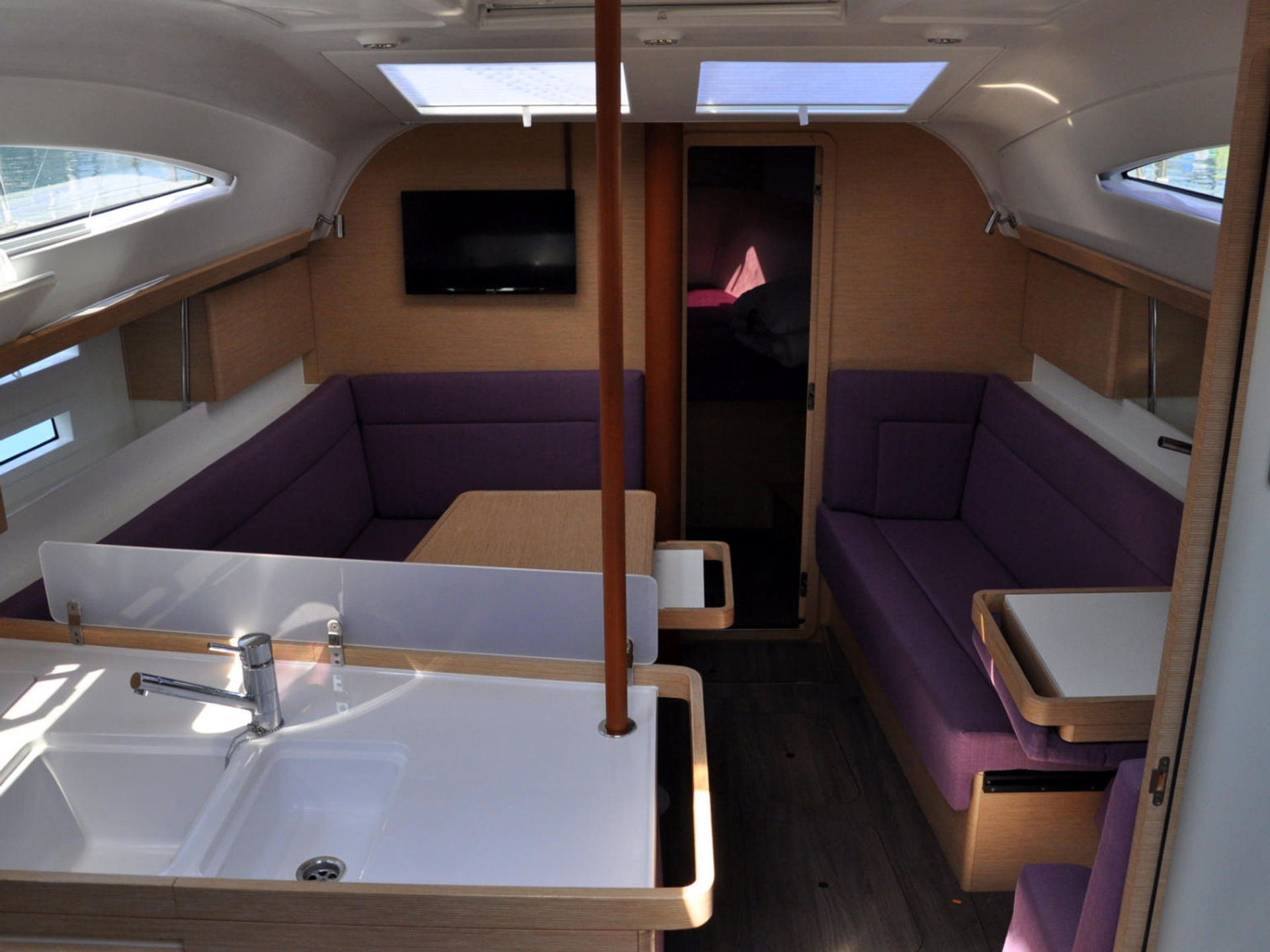 5565751190000100426_Orca-I_interior.jpg