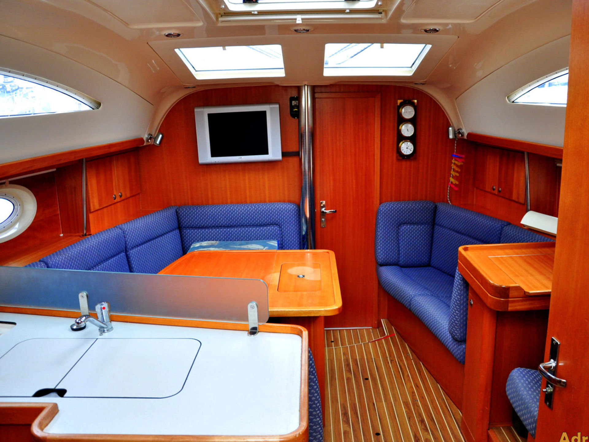 5565757870000100426_Orca-O_interior.jpg