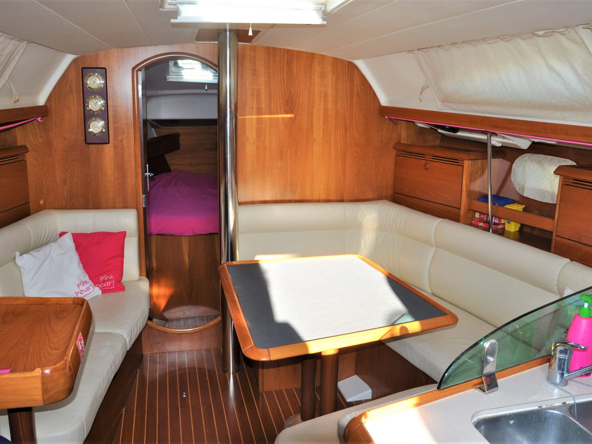 5565760530000100426_Pink_Pearl_interior.jpg