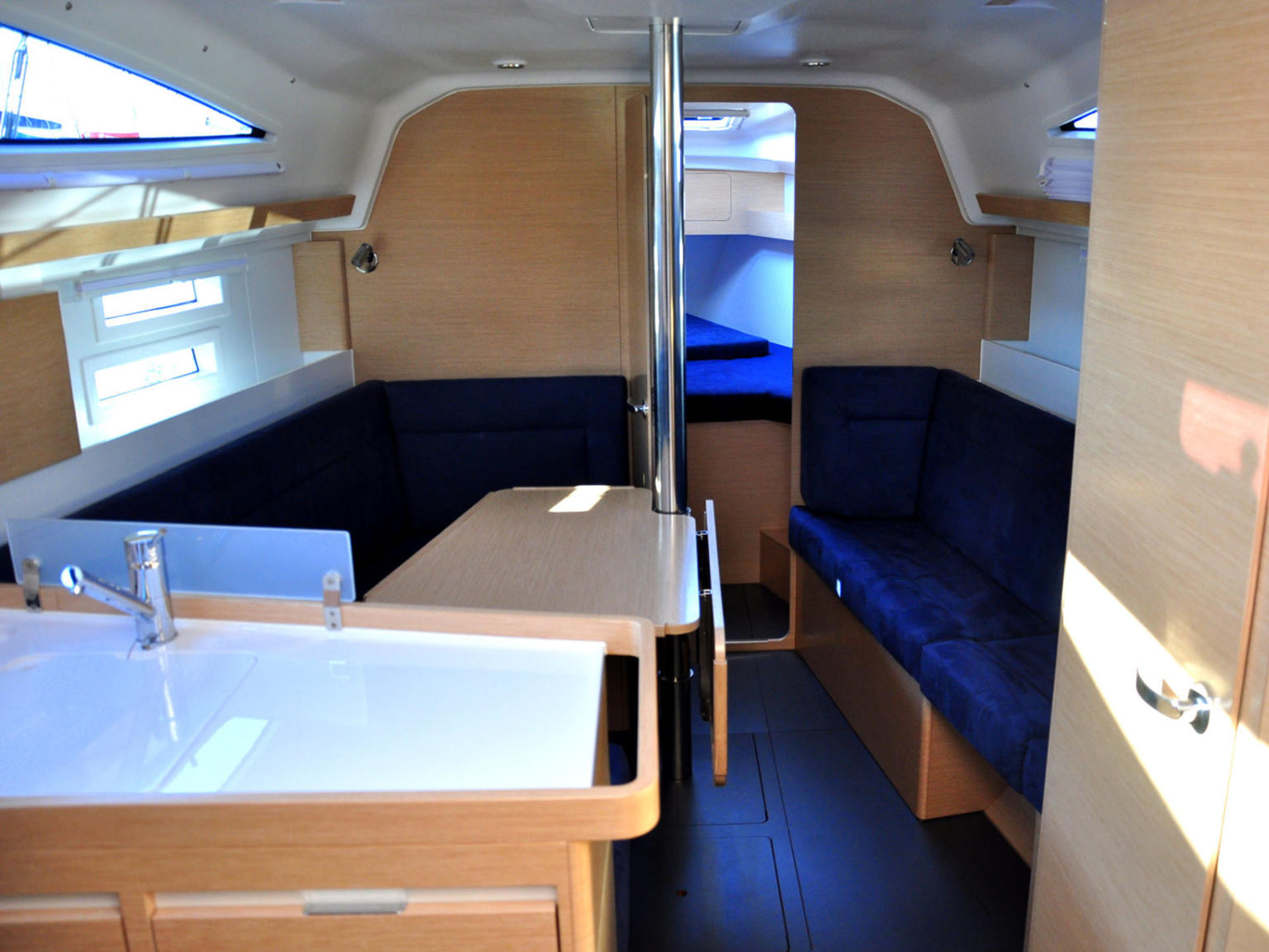 5565767810000100426_Orange-AS_interior.jpg