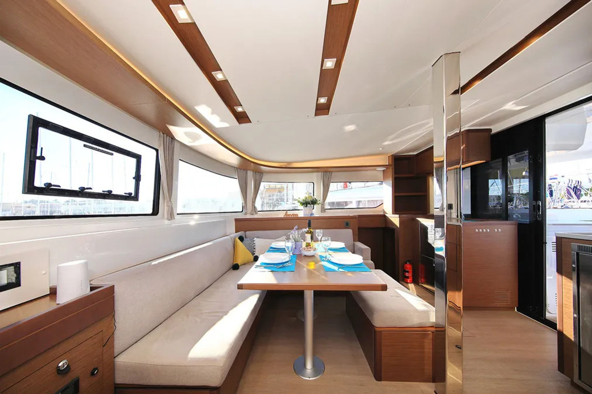 5568528630000101502_Euphoria_3-interior_2.jpg