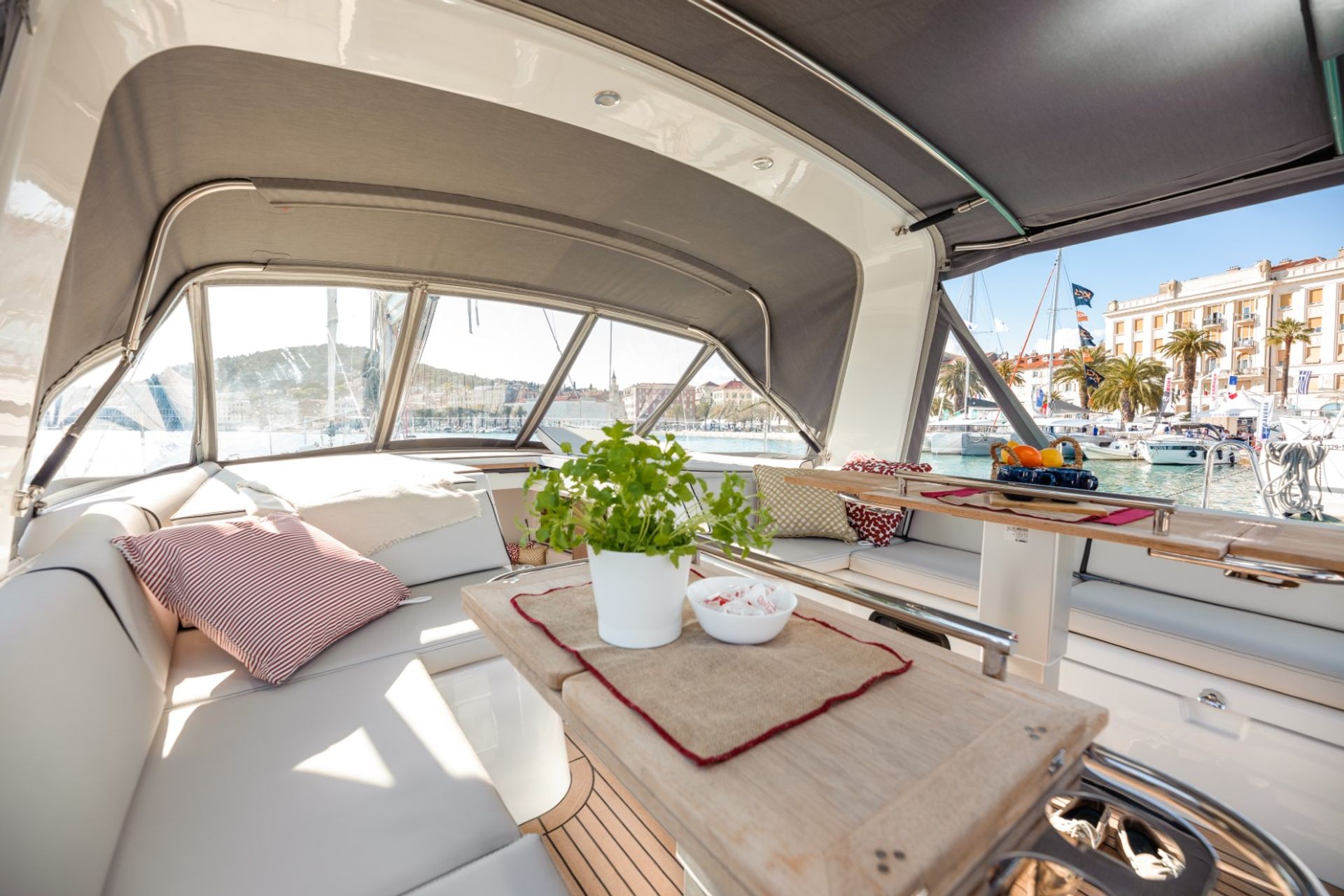55811640972900172_OceanisYacht54_BigBlue_UltraSailing_5.JPG