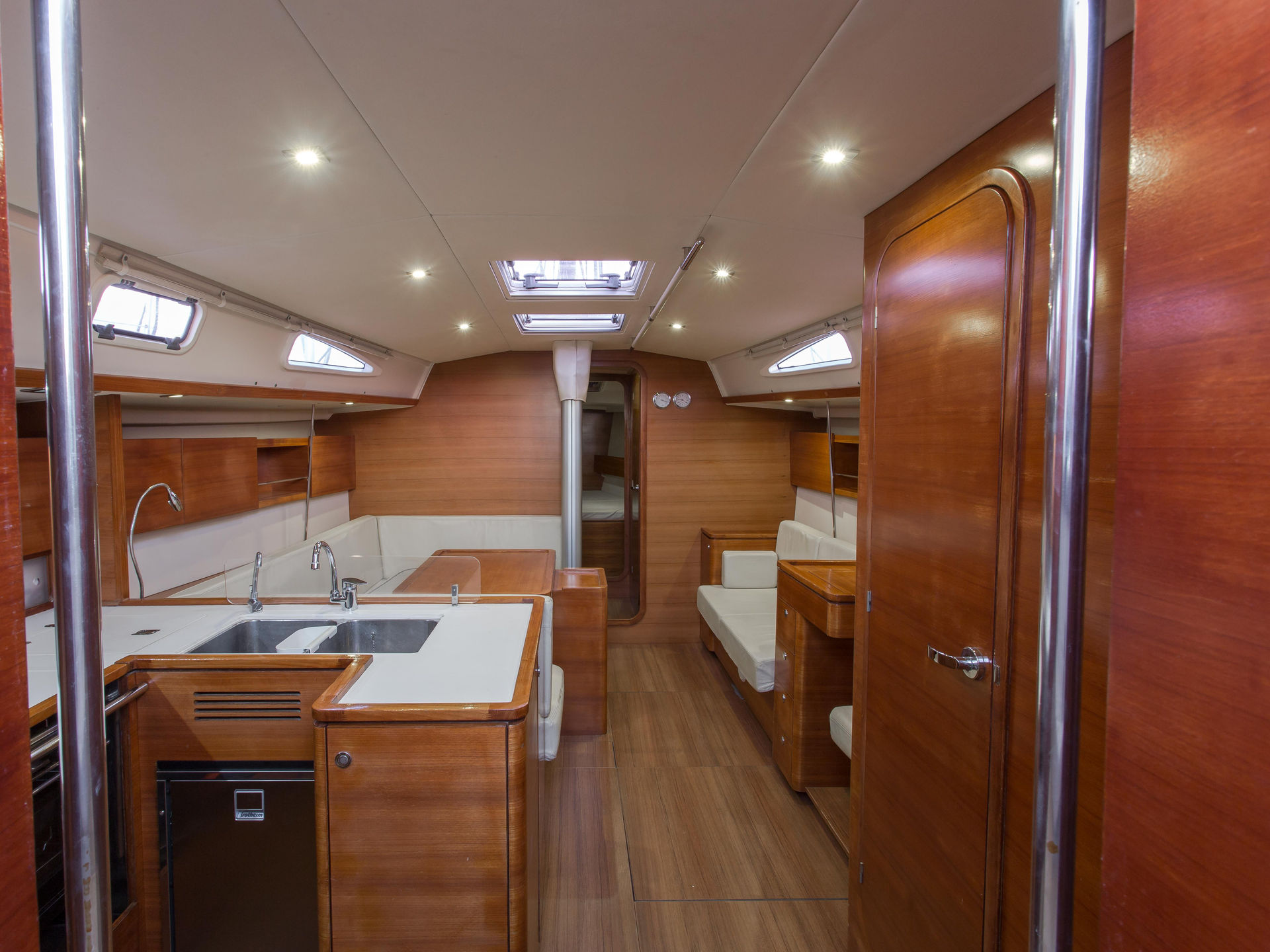 5594205820000106832_Daddys_Toy_interior.jpg