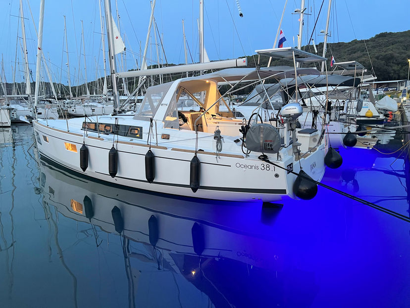 Beneteau 38 Jana