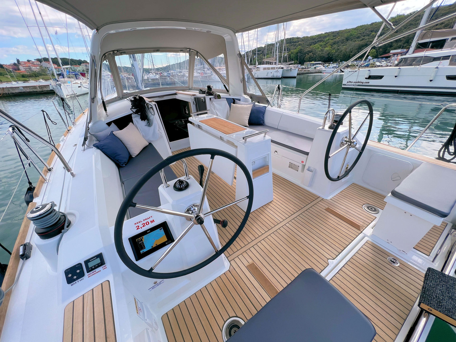 5600151146503501_Beneteau_Oceanis_38.1_Jana_ext_07.jpg