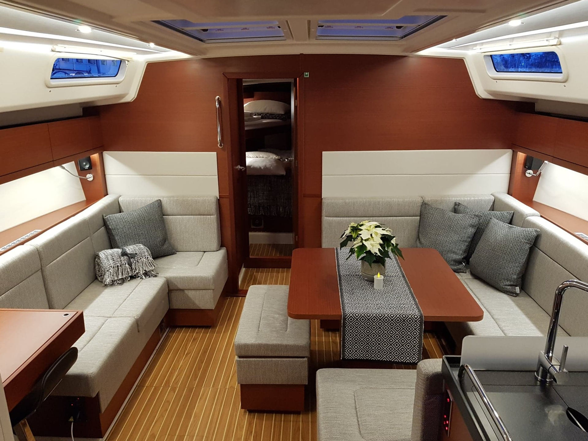 5607045720000100706_interior1_Hanse-Whisper.jpg