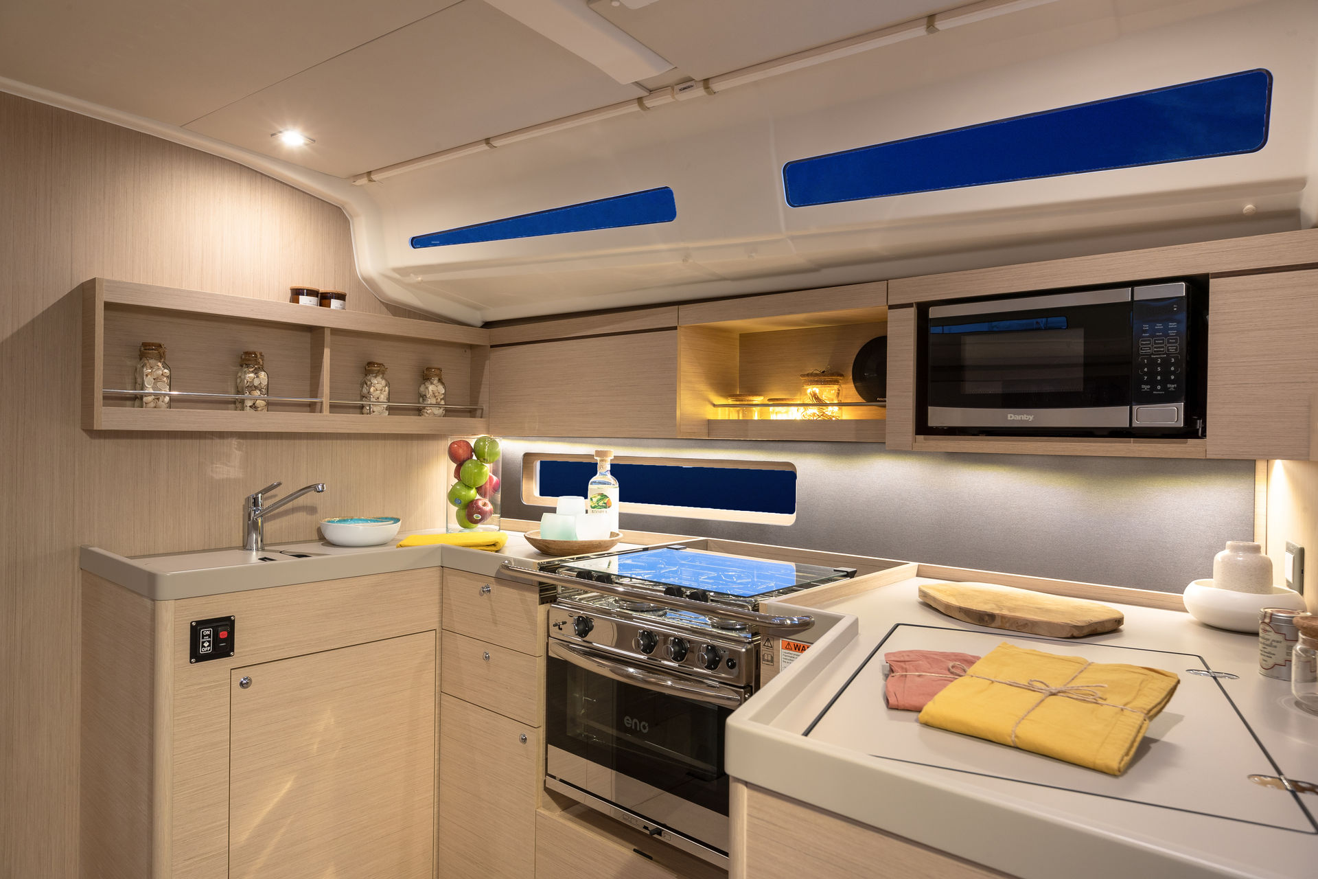 5644907650000102903_Moorings_42.3_-_Galley.jpg