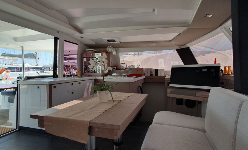 Fountaine Pajot 42 CRAZY DIAMOND