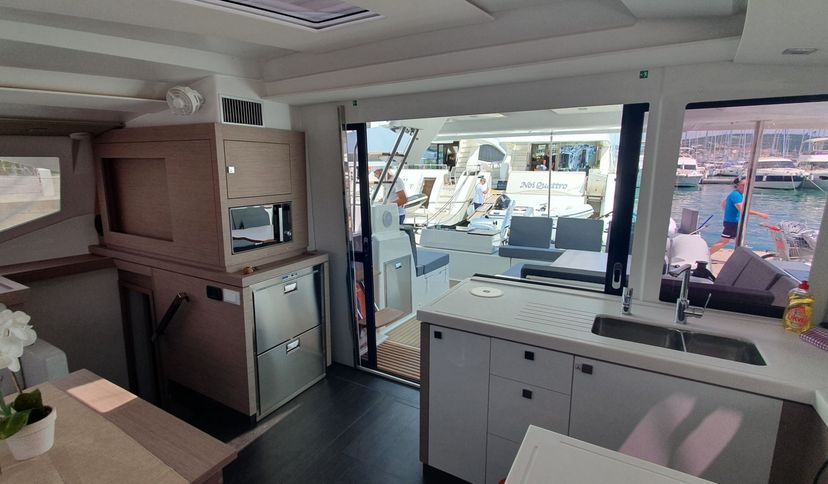 Fountaine Pajot 42 CRAZY DIAMOND