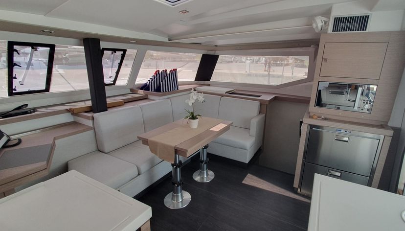 Fountaine Pajot 42 CRAZY DIAMOND