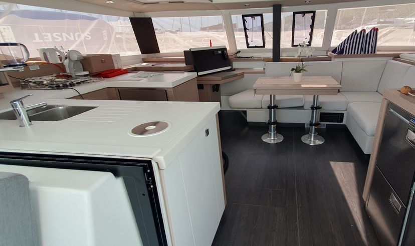 Fountaine Pajot 42 CRAZY DIAMOND