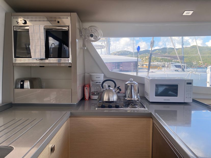 Fountaine Pajot 44 Peacemaker