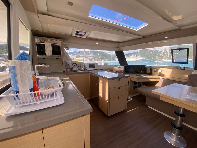 Fountaine Pajot 44 Peacemaker