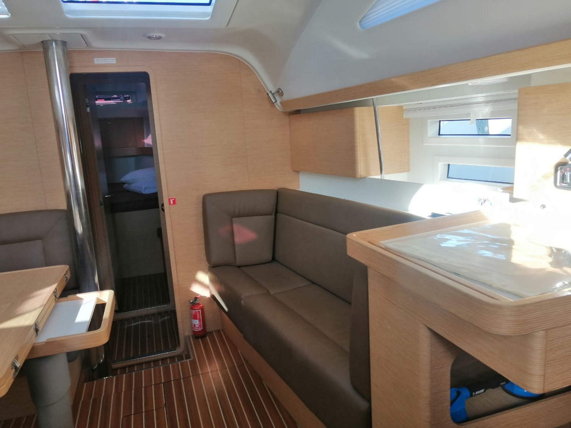 5710113270000106955_Maui_interior.jpg