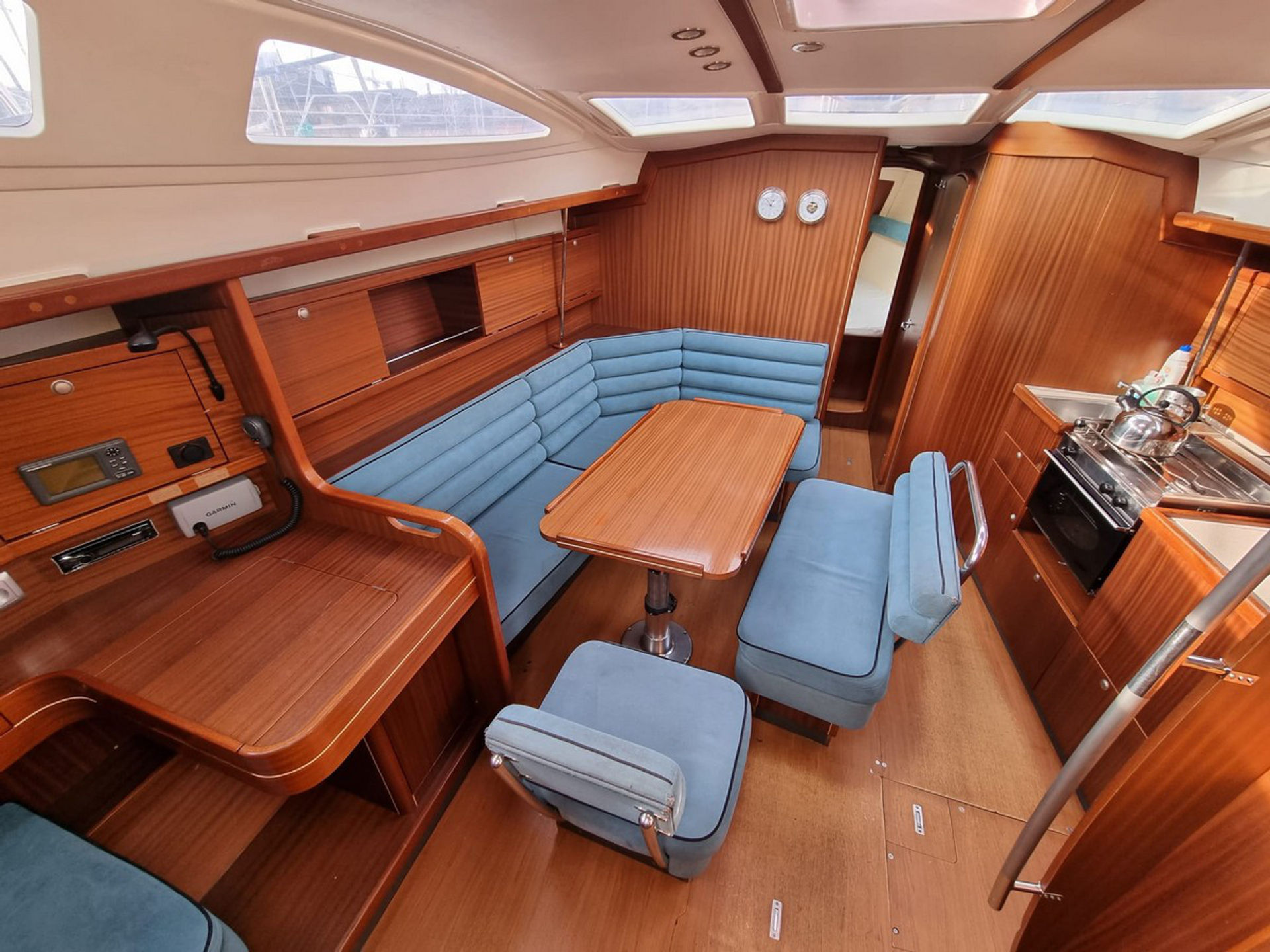 5710906080000106955_Madera_interior.jpg