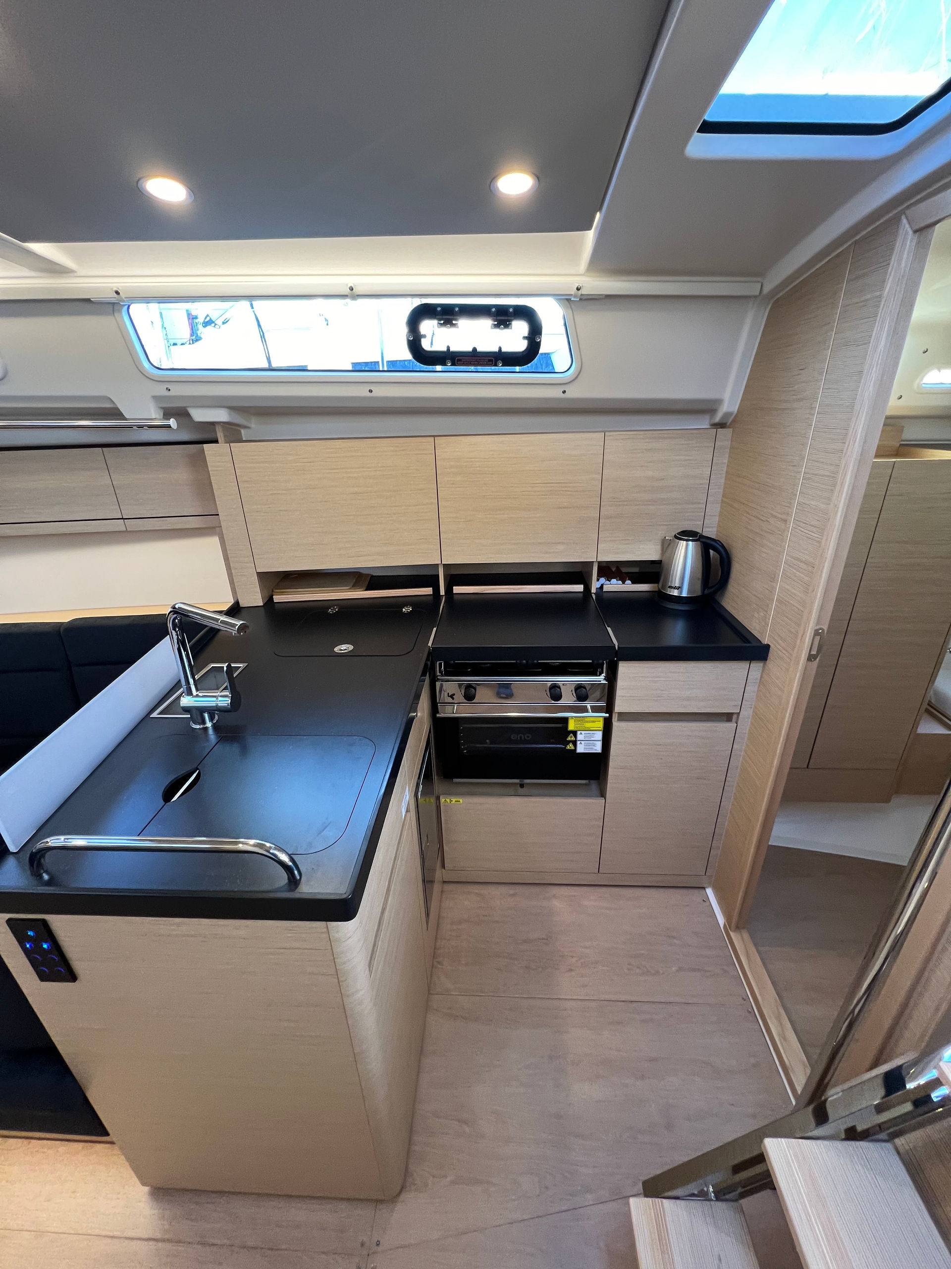 5737411211603919_Kitchen.jpg