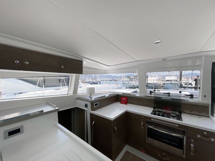Bali Catamarans 4.2 Bella II
