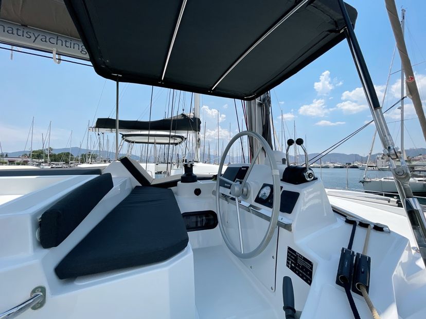 Bali Catamarans 4.2 Bella II